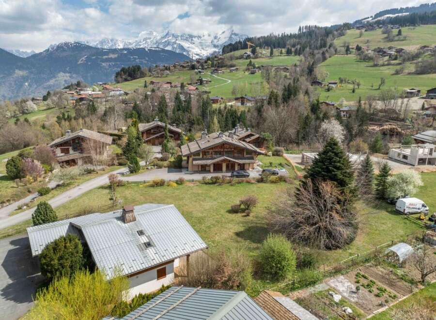 Discover the epitome of alpine living in this stunning property, nestled amidst breathtaking mountain views.