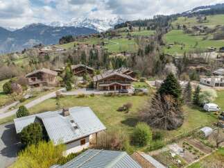 Discover the epitome of alpine living in this stunning property, nestled amidst breathtaking mountain views.