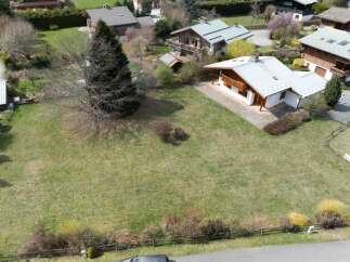 Discover a charming property nestled in a serene environment, perfect for those seeking tranquility.