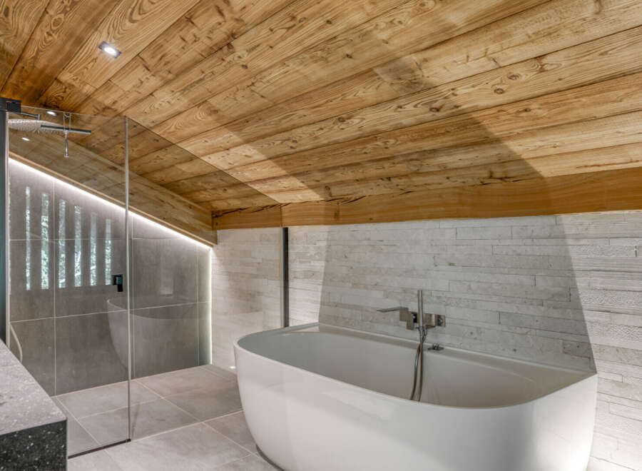 Experience luxury in this stunning bathroom featuring a unique wooden ceiling and modern design.