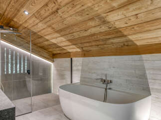 Experience luxury in this stunning bathroom featuring a unique wooden ceiling and modern design.
