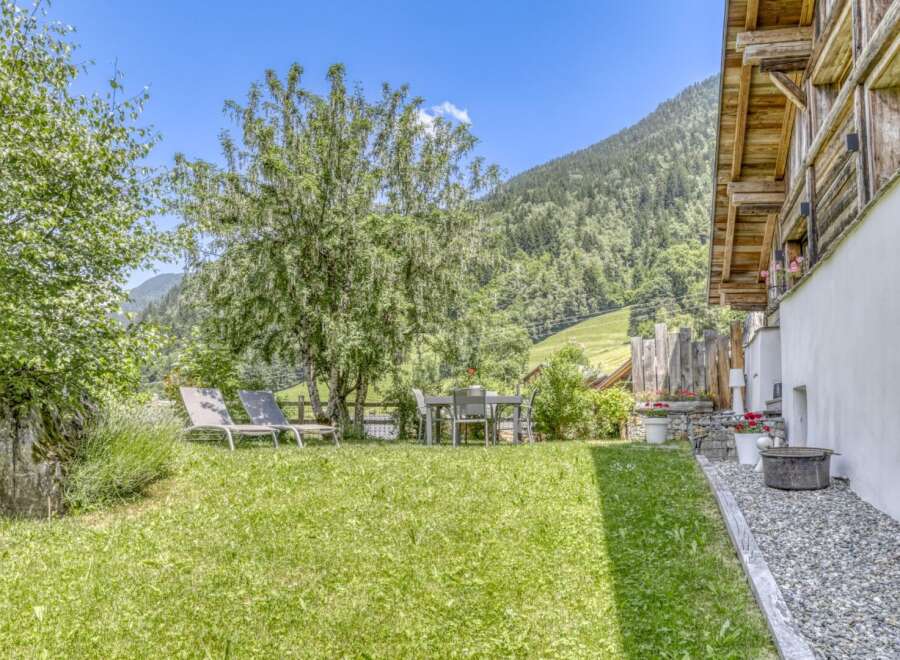 Escape to your own private oasis with this stunning property! Enjoy the tranquility of the lush green lawn, perfect for relaxation and outdoor activities.