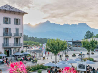 Discover the charm of this stunning property, ideally situated in a picturesque location with breathtaking mountain views.