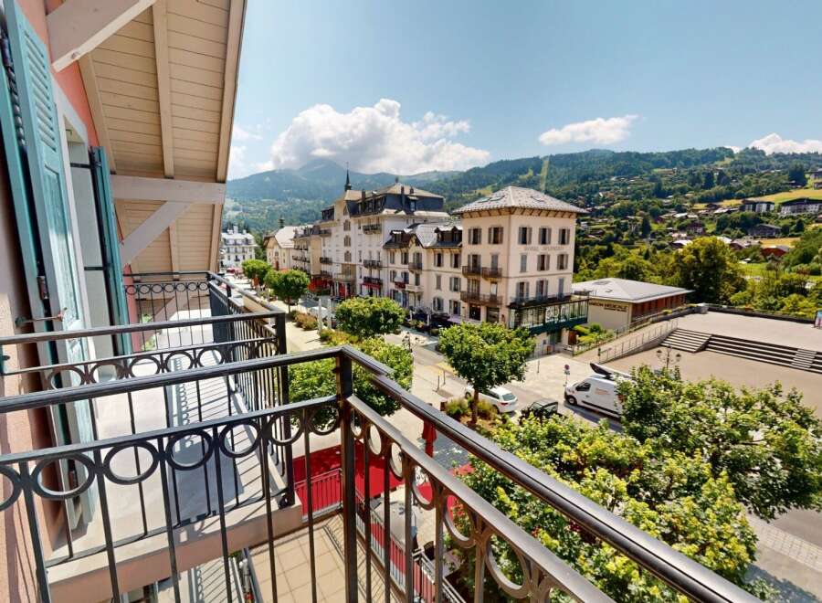 Enjoy breathtaking views from this charming property! This home features a balcony overlooking a picturesque street and stunning mountain scenery.