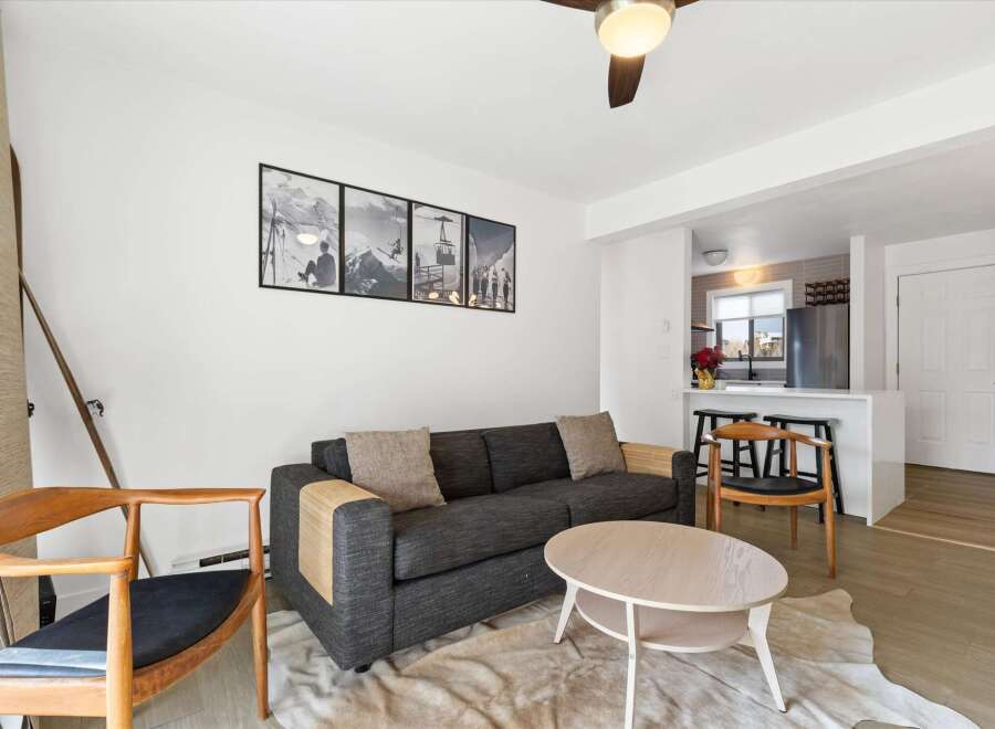 This stunning property boasts a modern living space with a cozy atmosphere.
