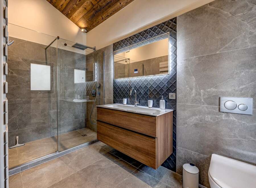 Step into luxury with this stunning bathroom featuring a modern design and high-end finishes.