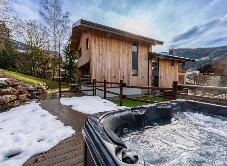 Experience luxury living in this stunning wooden chalet, complete with a private hot tub.