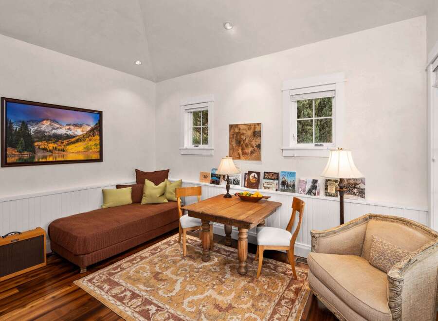 This cozy living space features a comfortable chaise lounge, perfect for relaxing.