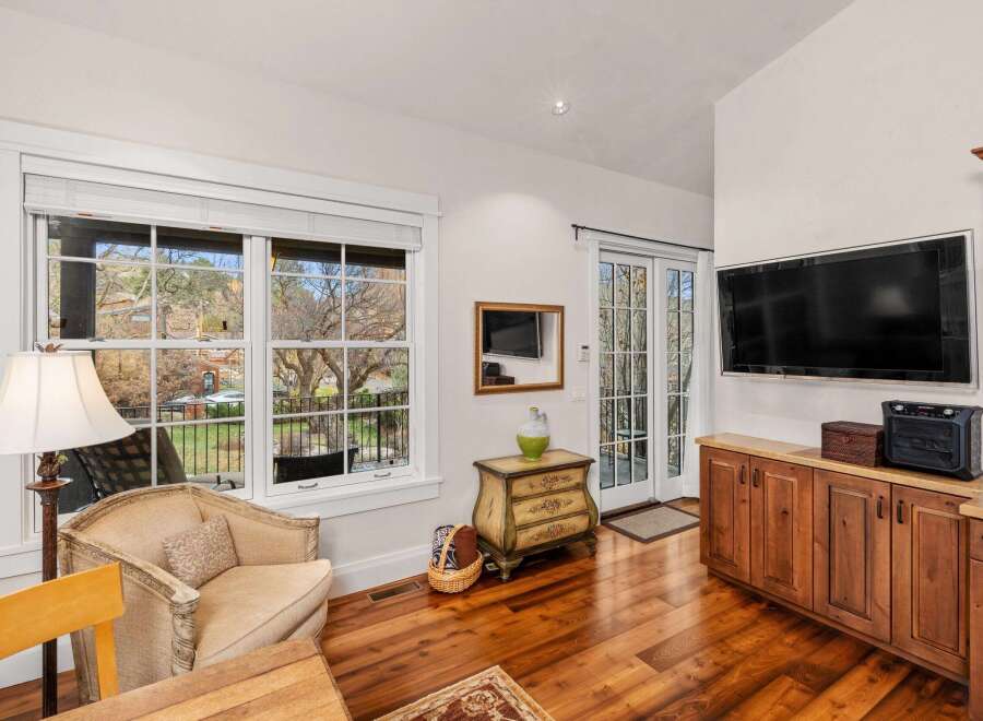 This stunning property boasts a bright and airy living space, perfect for relaxation and entertaining.