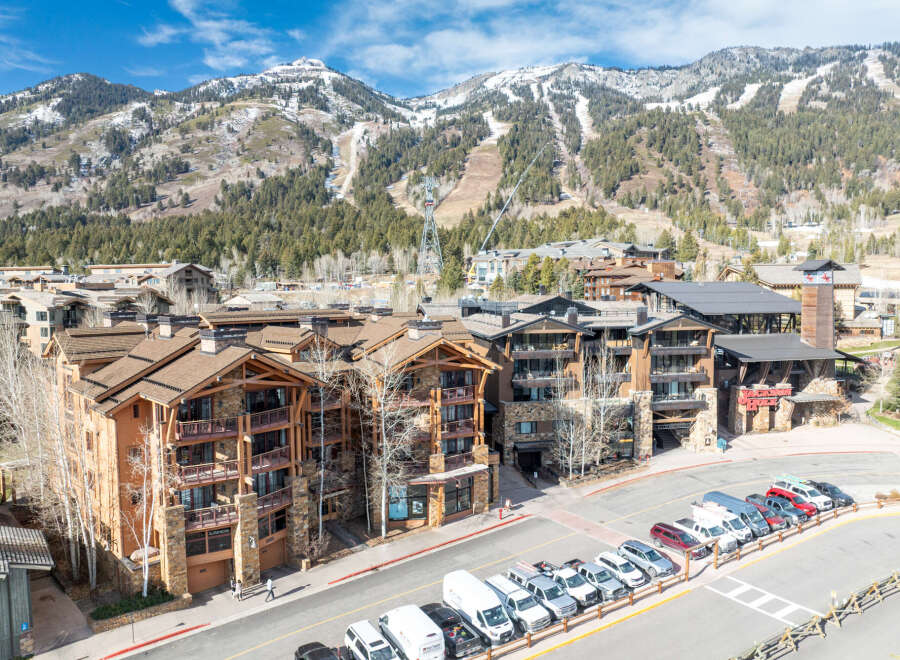Discover luxury living in this stunning mountain property, featuring exquisite architecture and breathtaking views.