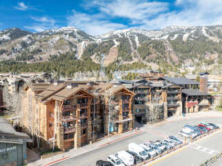 Discover luxury living in this stunning property, perfectly situated with breathtaking mountain views.
