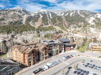 Experience luxury living in this stunning mountain property, offering breathtaking views of the surrounding ski slopes.