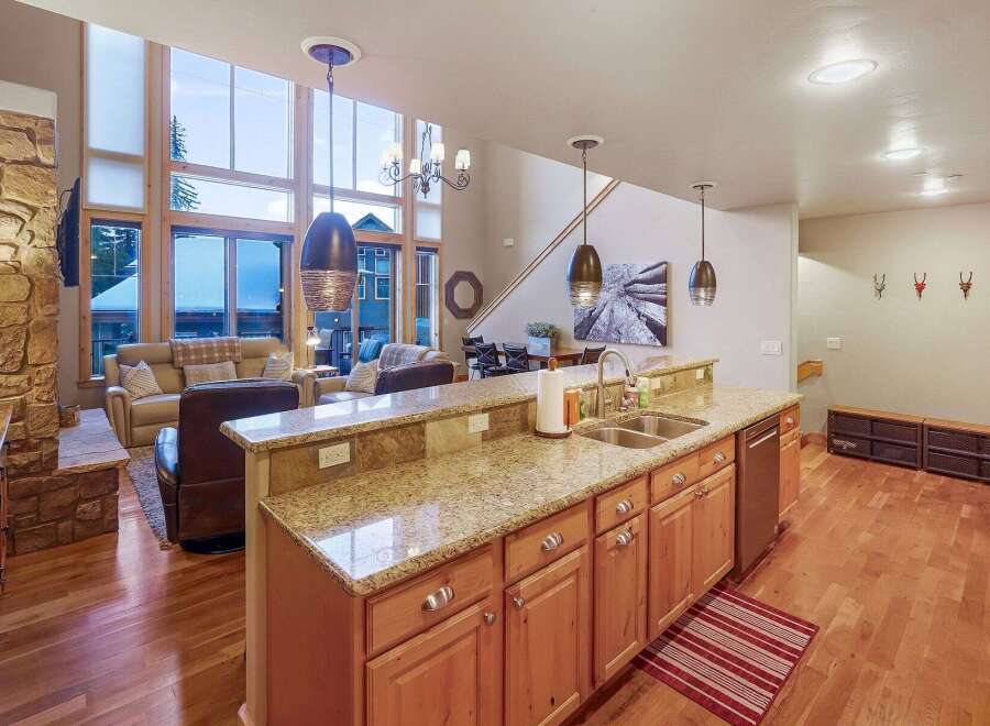 Experience luxury living in this stunning property featuring a gourmet kitchen with granite countertops and stainless steel appliances.