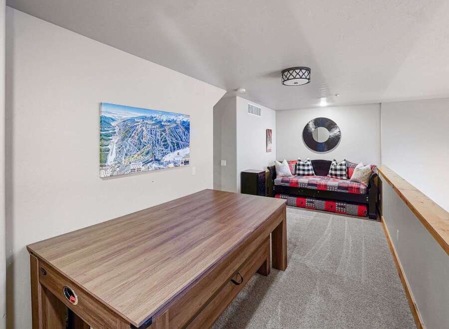 Discover this stunning property featuring a spacious loft area, perfect for relaxation or entertainment.