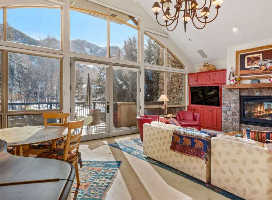 Experience luxury living in this stunning property with breathtaking mountain views.