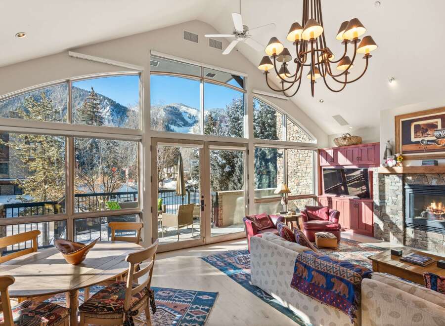 Experience luxury living in this stunning property with breathtaking mountain views.