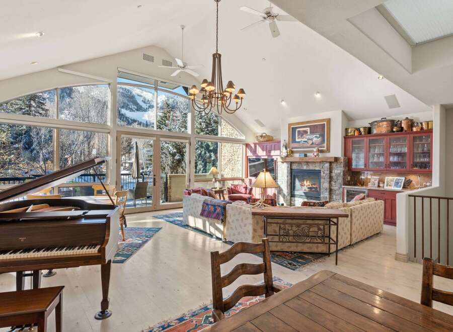 Experience luxury living in this stunning property with breathtaking mountain views.
