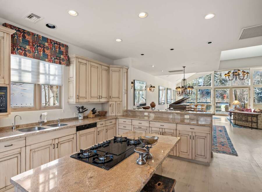 This stunning kitchen boasts a gourmet gas cooktop, perfect for culinary enthusiasts.