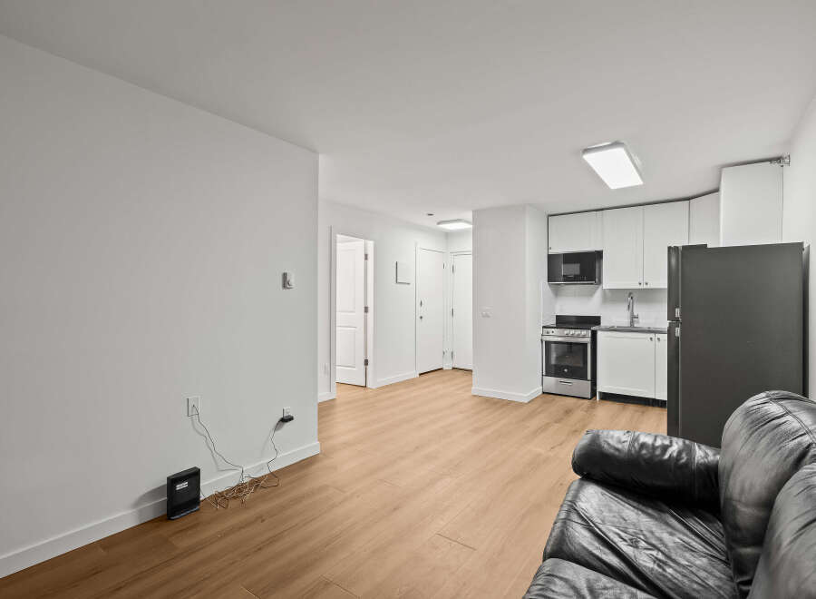 Discover modern living in this stylish apartment! This property boasts a bright and airy open-concept layout, perfect for entertaining.