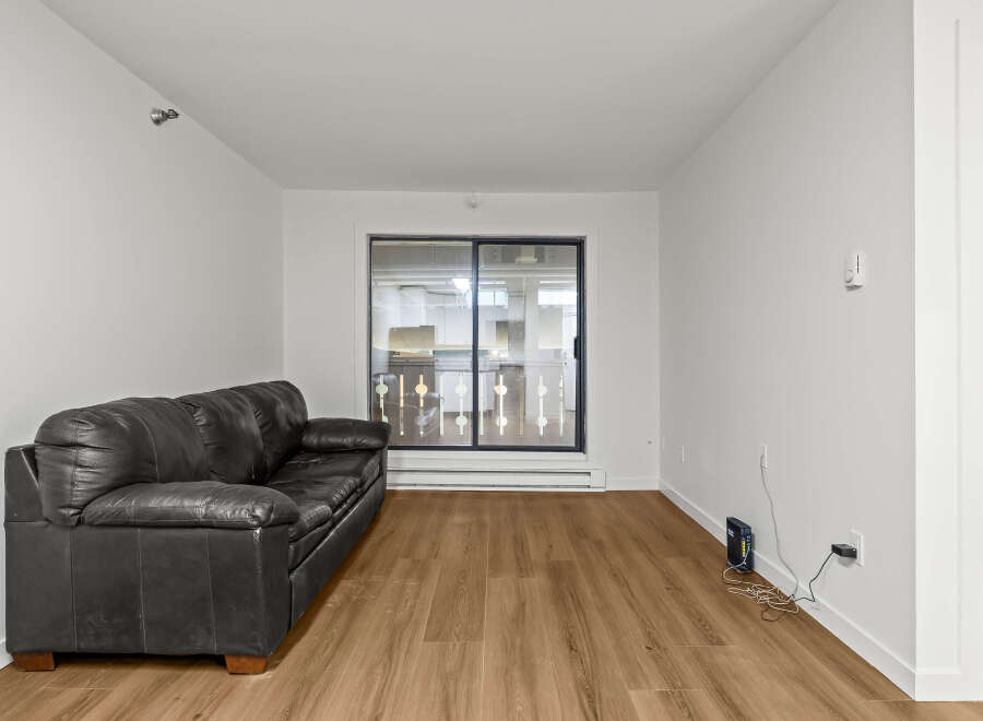 Discover this inviting living space, perfect for relaxation and entertaining.