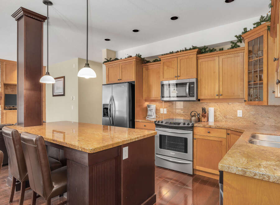 This stunning kitchen boasts a warm and inviting atmosphere, perfect for both everyday living and entertaining.