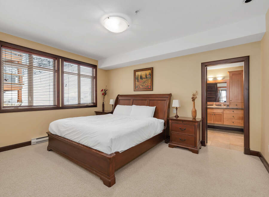 This stunning bedroom boasts a cozy and inviting atmosphere, perfect for relaxation.