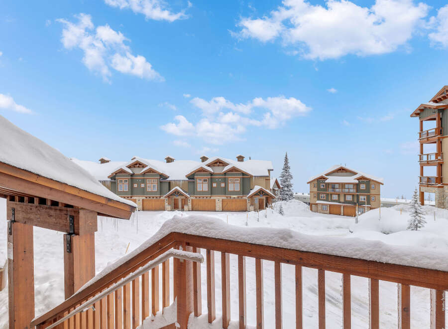 Experience the charm of mountain living in this stunning property.