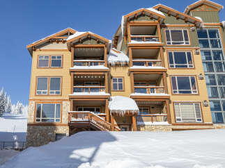 This stunning property boasts a prime location with breathtaking mountain views, perfect for a winter getaway.
