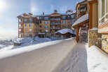 Discover the charm of this stunning mountain lodge, perfect for a winter getaway.