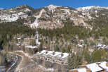 Discover your dream mountain retreat in this stunning property nestled amidst breathtaking natural beauty.