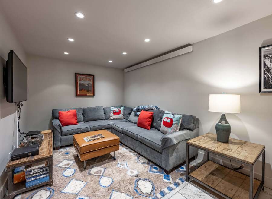 This cozy living space features a comfortable sectional sofa, perfect for relaxing and entertaining.