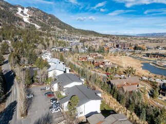 Discover a stunning property nestled in a picturesque mountain setting.