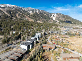 Discover the charm of this mountain retreat, nestled amidst stunning natural beauty.