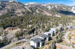 Discover a stunning mountain retreat with this property, offering breathtaking views and a prime location.