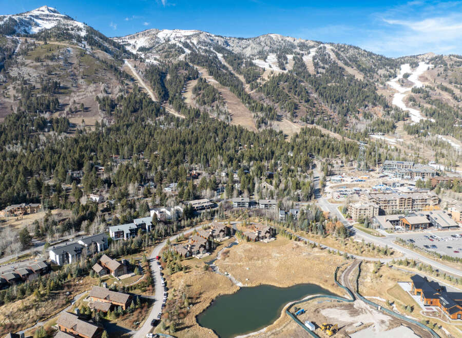 Discover the epitome of mountain living in this stunning property, nestled amidst the breathtaking scenery of [Location].