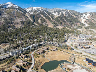 Discover the epitome of mountain living in this stunning property, nestled amidst the breathtaking scenery of [Location].