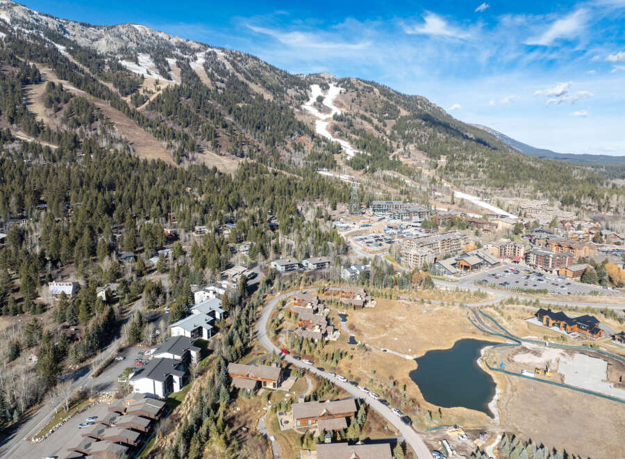 Discover the charm of this stunning property nestled in a picturesque mountain setting.