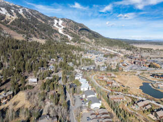 Discover the charm of this mountain retreat, nestled amidst stunning natural beauty.