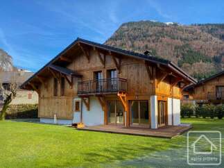 Discover the charm of this stunning property, boasting a beautiful wooden exterior and a modern design.