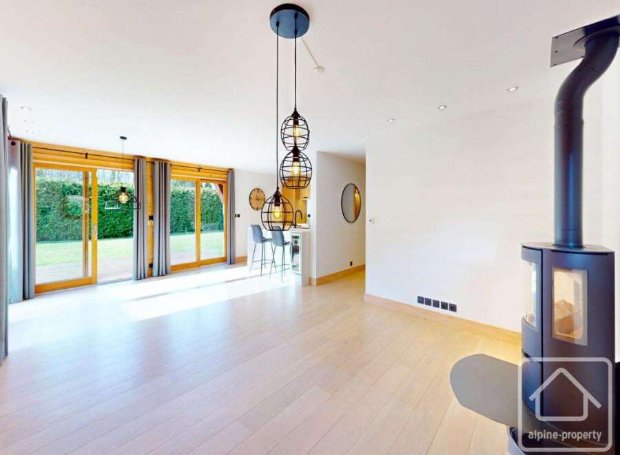 This stunning property boasts a bright and airy living space, perfect for modern living.