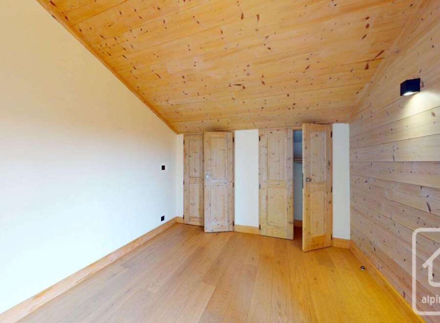 Discover the charm of this inviting space, featuring a warm wooden ceiling and flooring that create a cozy atmosphere.