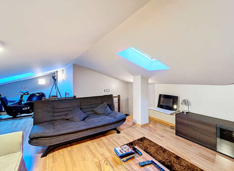 Discover this stylish loft apartment, perfect for modern living.