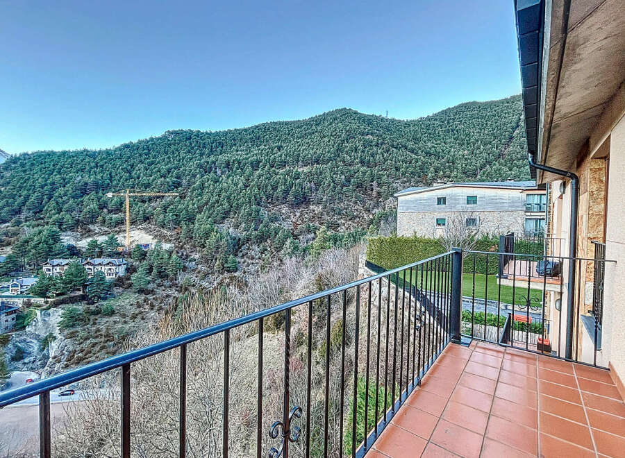 Enjoy breathtaking mountain views from this stunning property.
