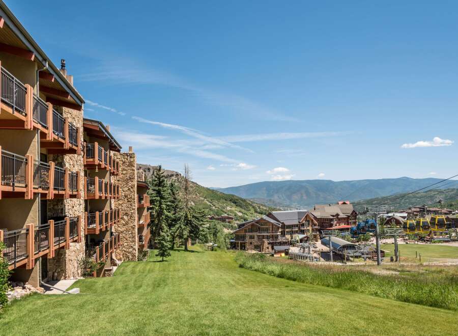Experience luxury living in this stunning property with breathtaking mountain views.