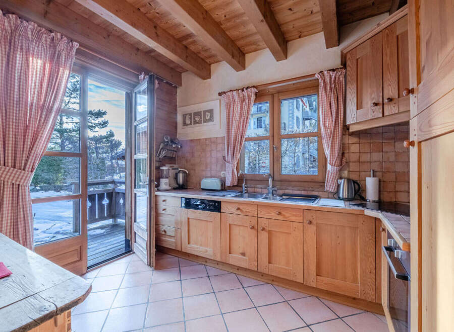 Step into this charming kitchen, featuring warm wooden cabinetry and a cozy atmosphere.