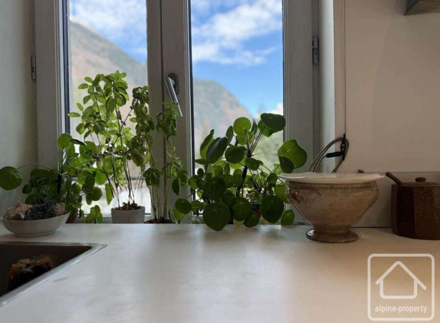 This charming property boasts a bright and airy kitchen, perfect for culinary enthusiasts.