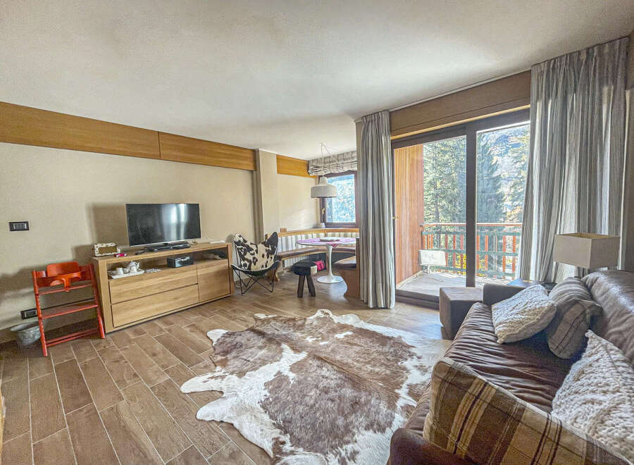 Discover the charm of this inviting living space, perfect for relaxation and entertainment.