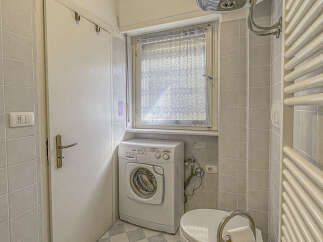 This charming bathroom features a practical layout with essential amenities.