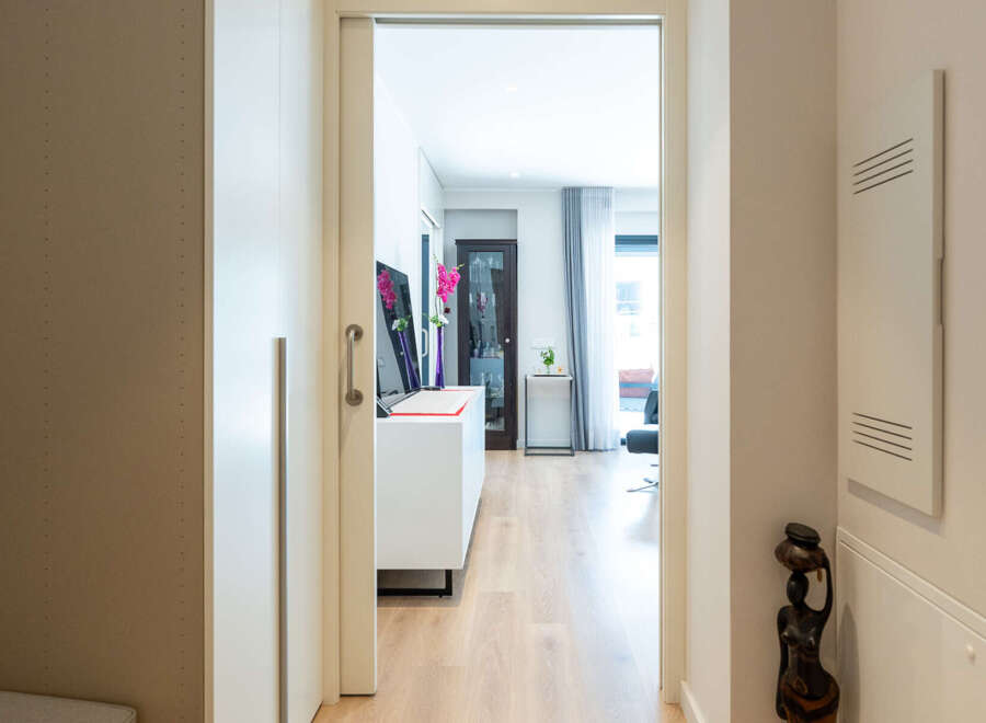 Step into this beautifully designed property and discover a world of modern elegance.