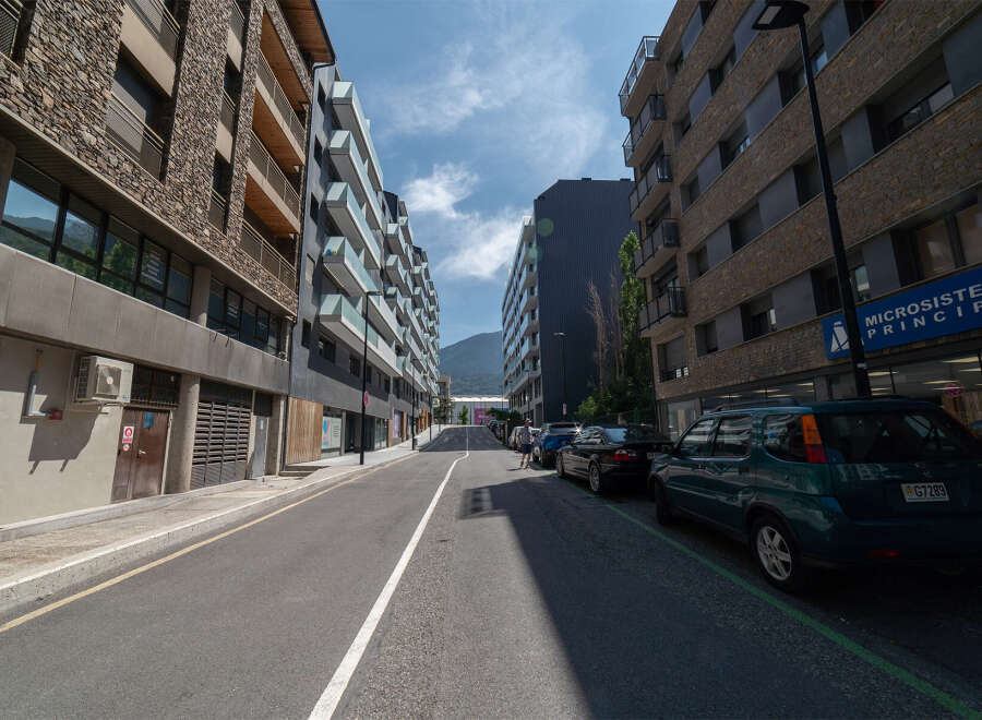 Explore urban living at its finest with this stunning property, perfectly situated in a vibrant city center.